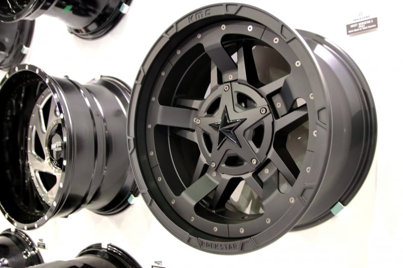 ロックスターのホイールはジープに相性抜群のデザイン。種類も豊富で性能も抜群です。