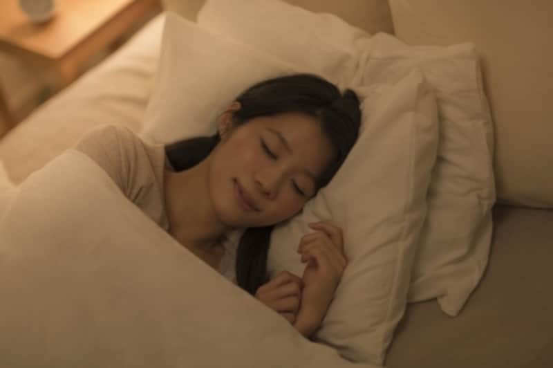 睡眠の質を上げてくれる、おすすめ快眠家電をご紹介します。まずは冬の入眠編から