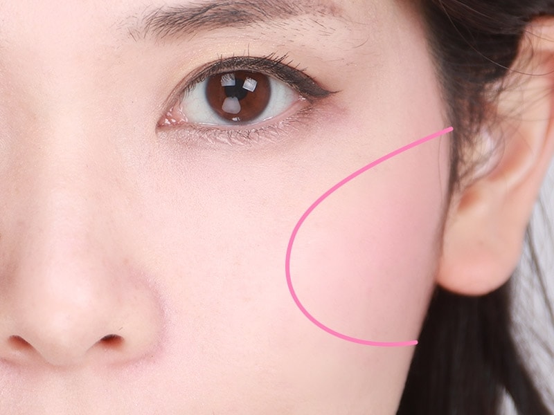 顔の中心は明るくして、スッキリ見せる