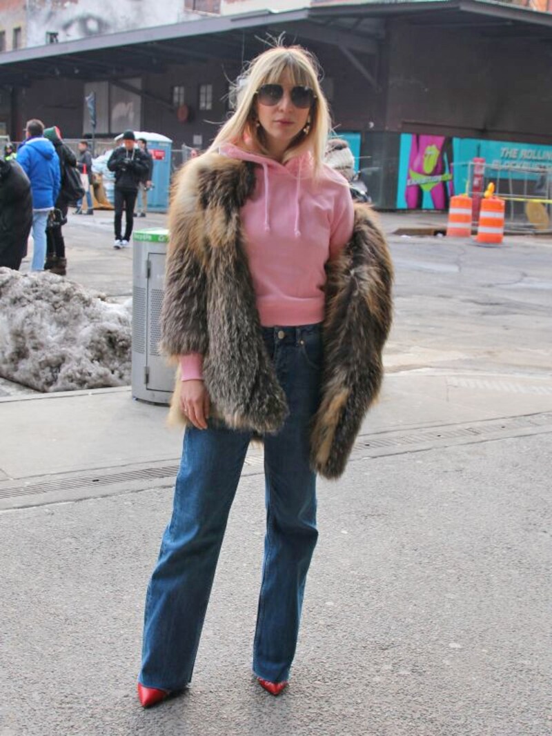 パーカにファーコートでグラマラスに