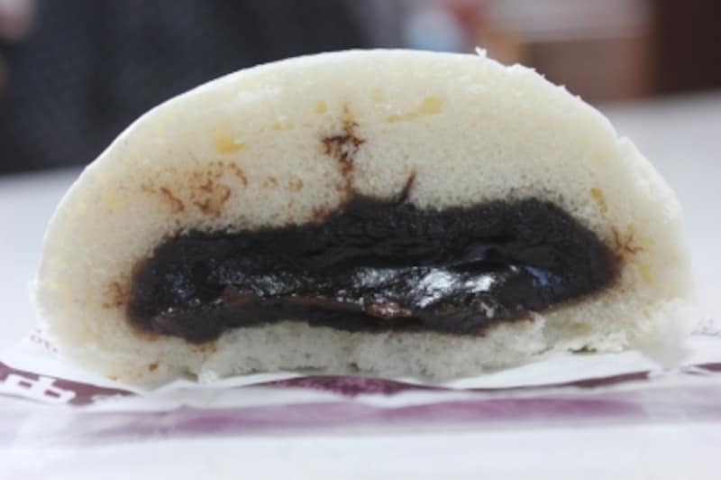 セブンイレブンのごまあんまんの断面