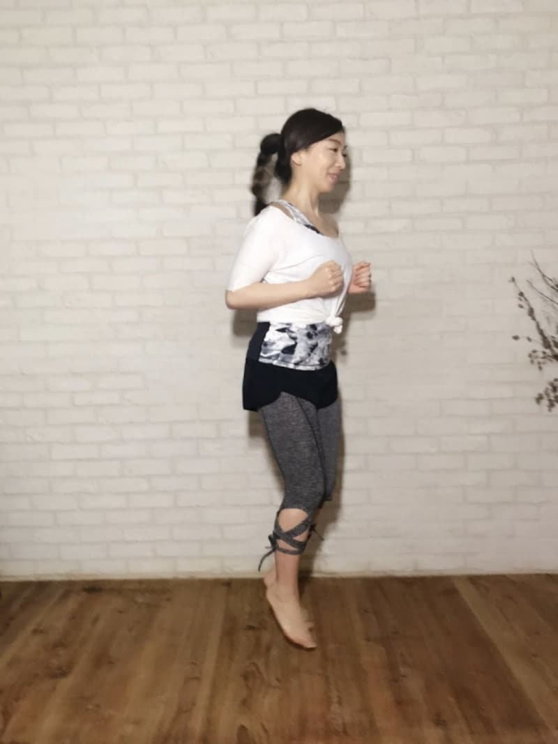 FAT5実践方法 30秒、両脚でその場でジャンプ