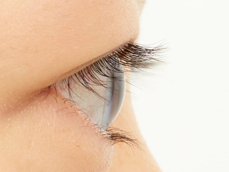 マスカラなしだとまつ毛が短くてやや下向き気味