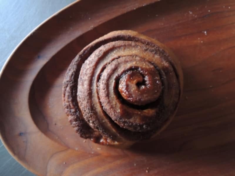 りんご酵母のシナモンロール（300円）