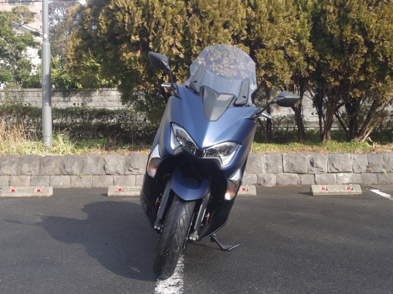 真正面から見たTMAX530DX