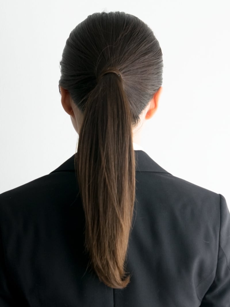 毛流れが整い、結んだ毛束がするんとまとまり、知的な印象