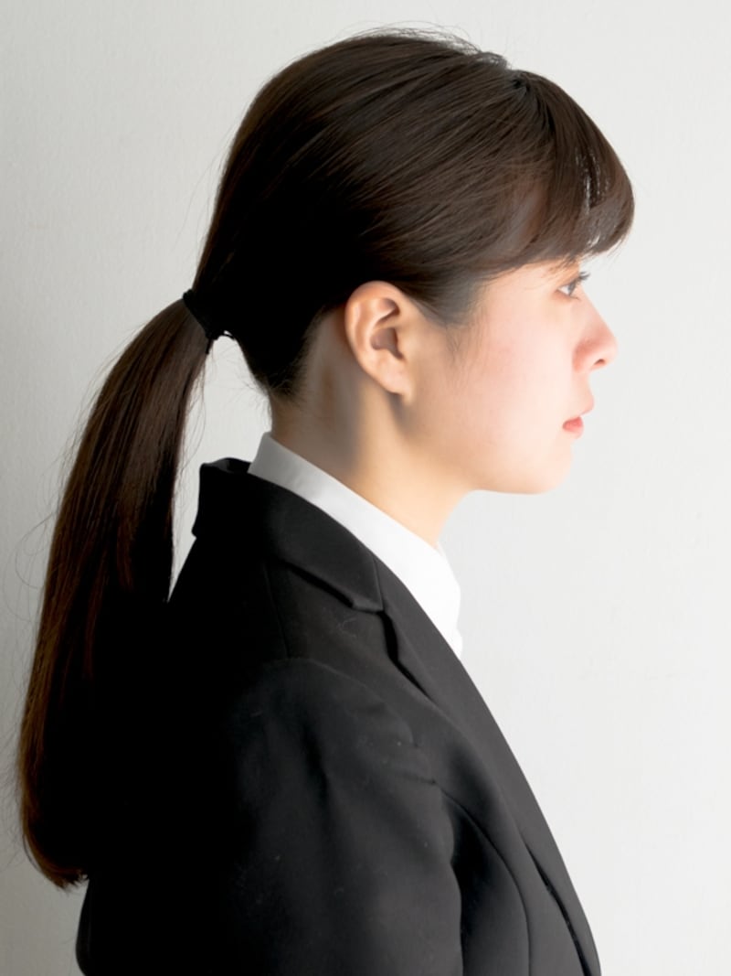 就活のお団子の土台となるひとつ結びはきつく結ぶ