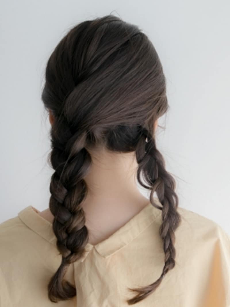 三つ編みお団子の低めの簡単なやり方 崩れにくいヘアアレンジ ヘアアレンジ All About 三つ編みお団子の低めの簡単なやり方 崩れにくいヘアアレンジ ヘアアレンジ All About