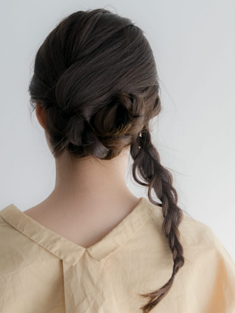 お団子の位置はやや右寄りに