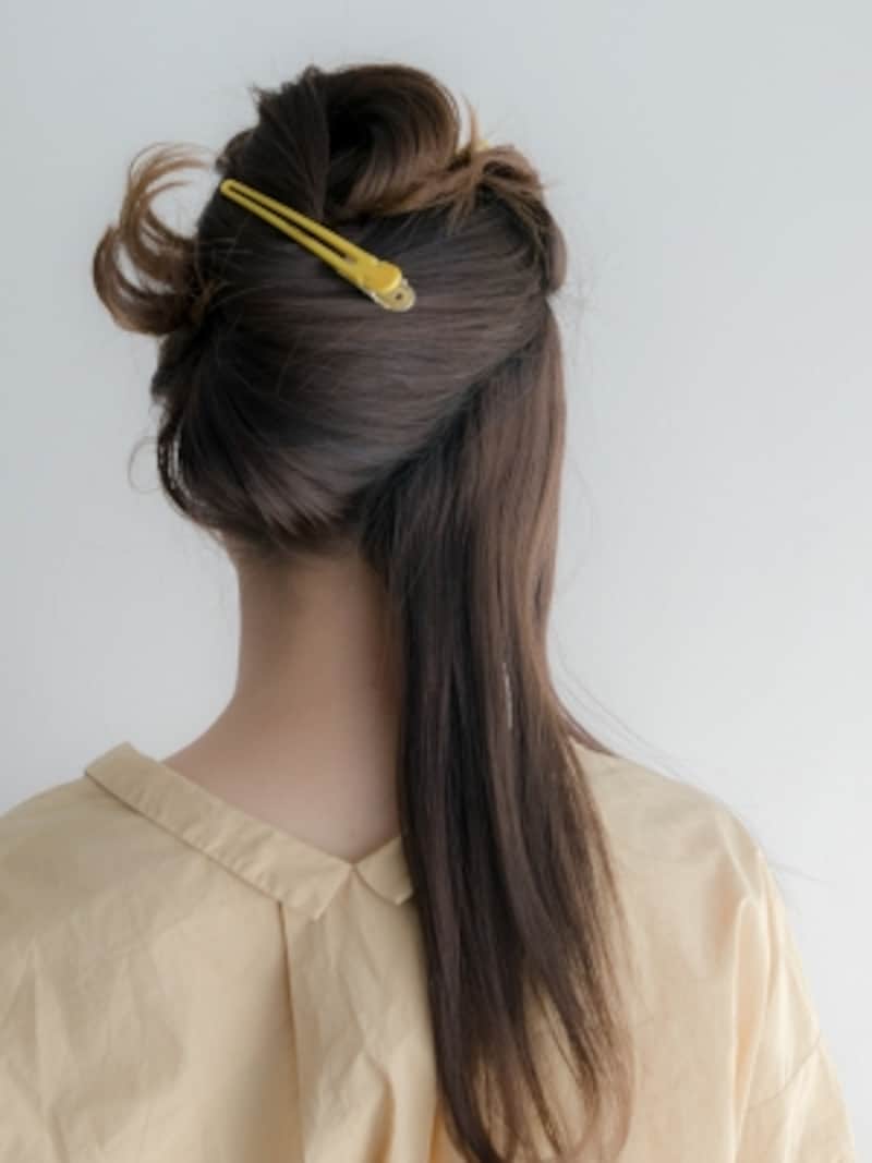 三つ編みお団子の低めの簡単なやり方 崩れにくいヘアアレンジ ヘアアレンジ All About 三つ編みお団子の低めの簡単なやり方 崩れにくいヘアアレンジ ヘアアレンジ All About