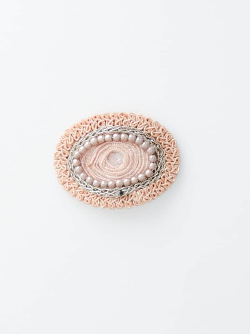 ピンクベージュのバレッタ