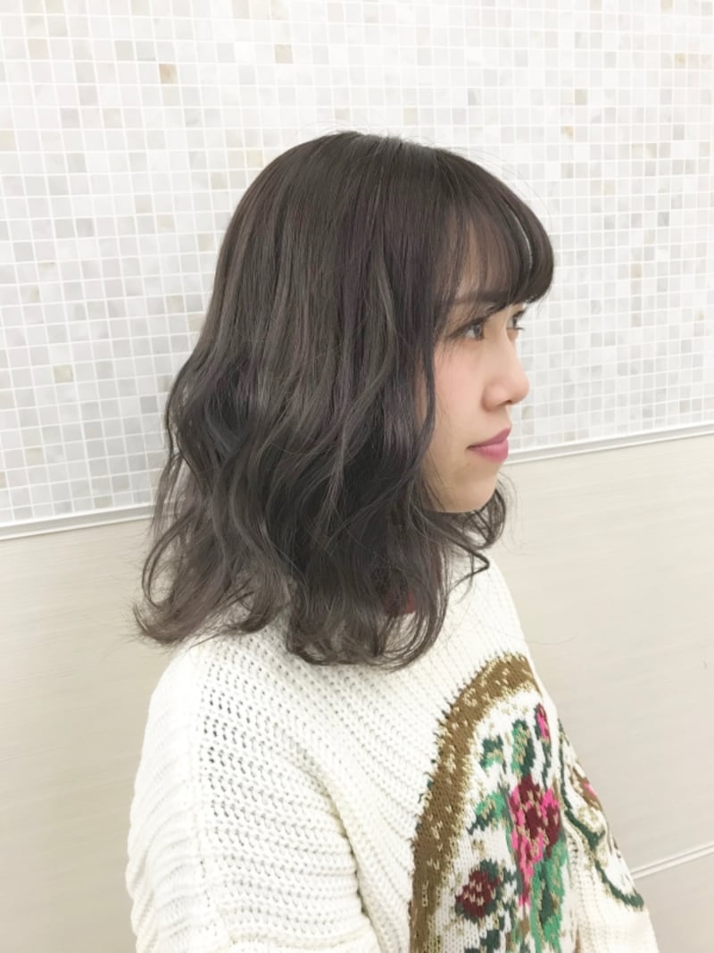 鎖骨下のミディアムヘア