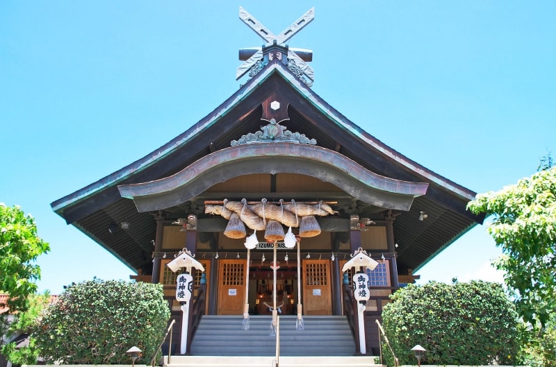 御本殿は出雲大社と同じ「大社造り」と呼ばれる日本最古の神社建築様式