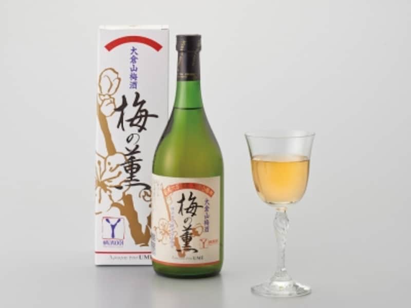 大倉山梅酒「梅の薫」は、1991年の梅林開園60周年記念事業として、大倉山梅林にある「白加賀」実を手もぎで収穫して漬け込み、製造販売をスタート。アルコール度数はワインとほぼ同じ13度、やや甘目で濃厚な味わい。大倉山観梅会では前年の梅を使った新酒が先行販売されます(画像提供:横浜市港北区地域振興課)