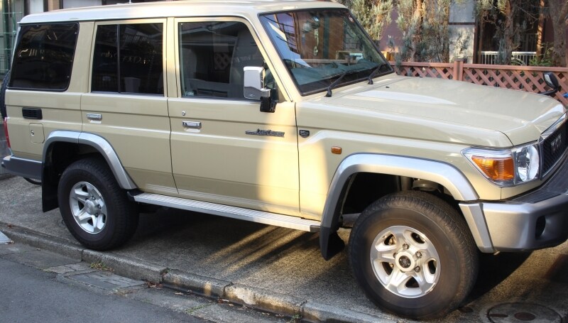 例として、私の愛車のランドクルーザーは、1ナンバーなので貨物自動車8トン未満に分類されます。自家用で使用していたとしても2回目以降の車検は『毎年車検』を行う必要があります。