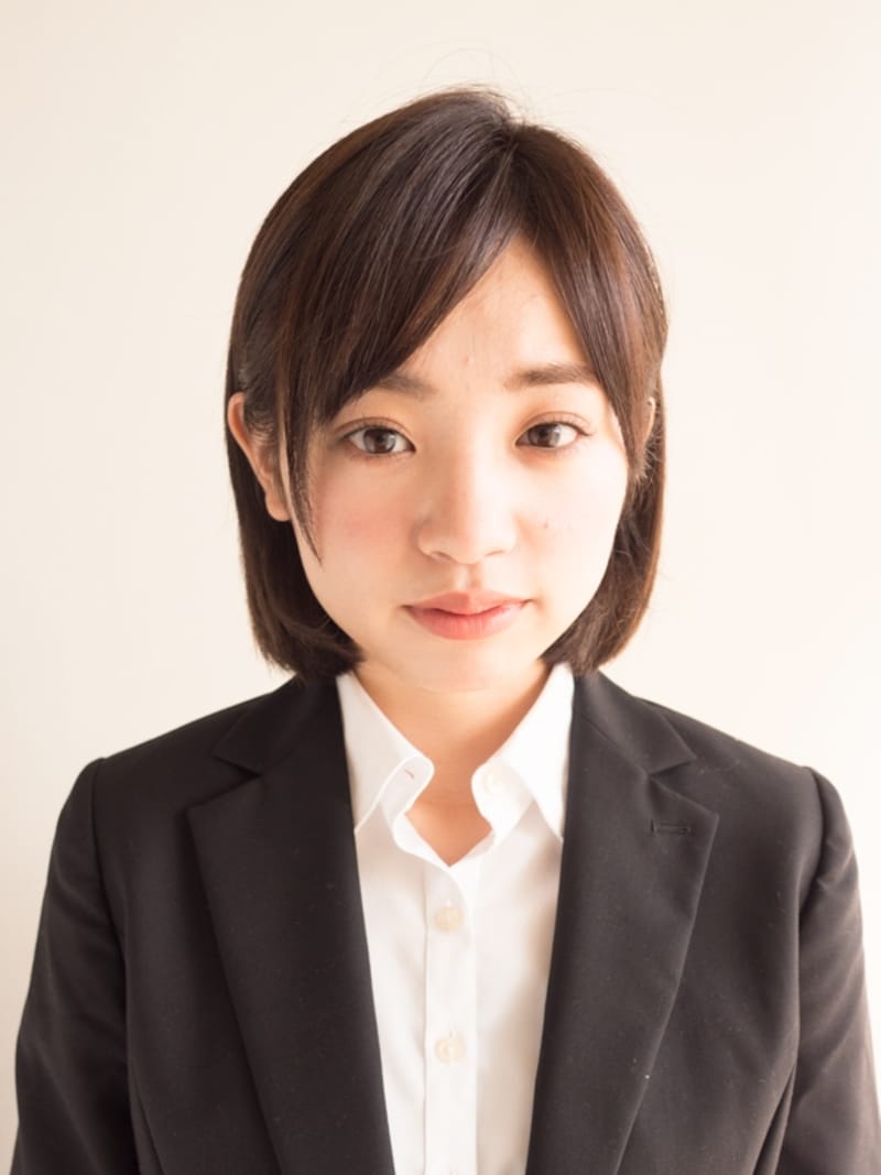 目尻の髪を残したいわゆる触覚ヘア