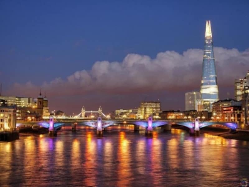 ライトアップされたThe ShardはまるでキャンドルのようundefinedPhoto by Giulio