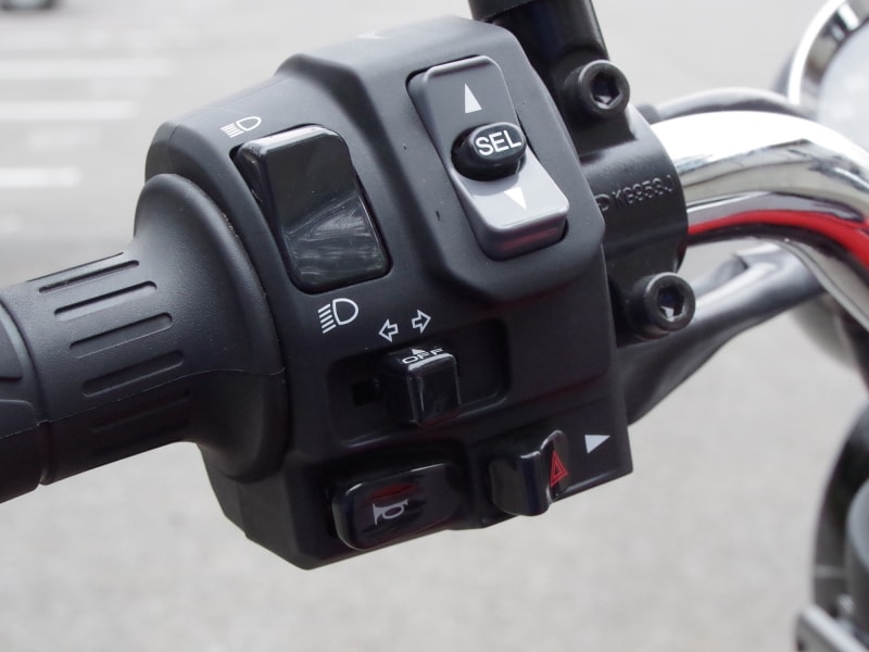 Z900RSの快適性をアップする数々の装備