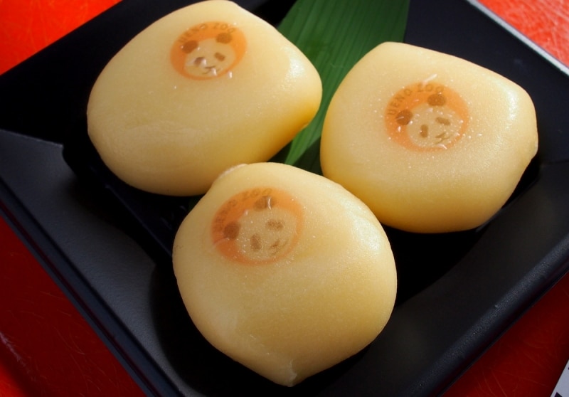 シンシンもシャンシャンも食べているパンダだんご