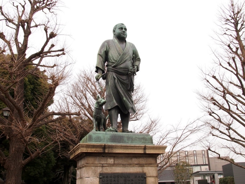 作者は彫刻家高村光雲