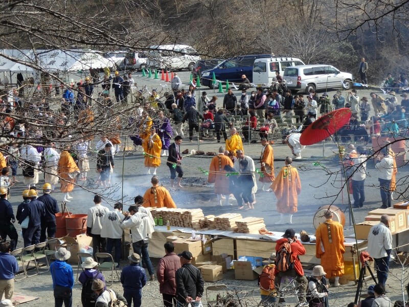 一般奉賛者の火渡り修行