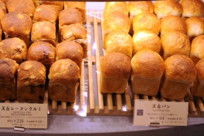 天白（てんしろ）パンと天白レーズンくるみ