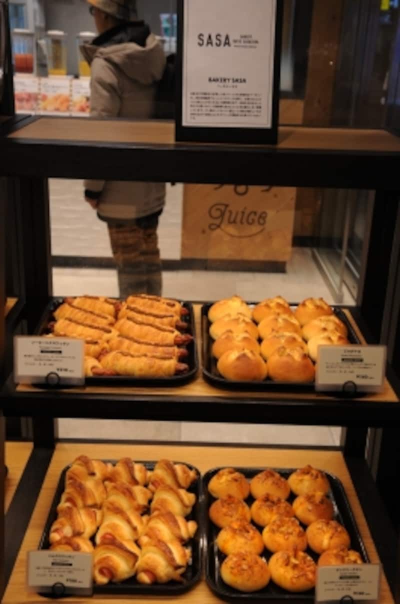 到着したてのBakery SASAコーナー