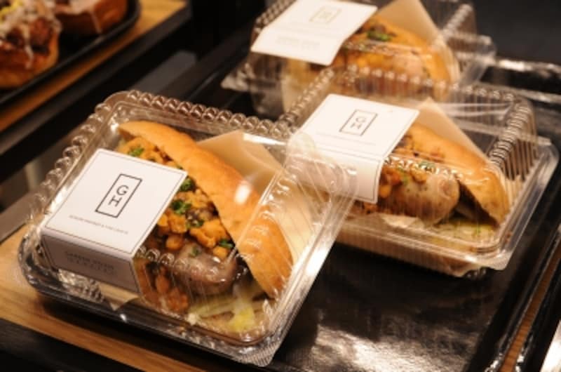 ガーデンハウスカフェのハーブフランクソーセージのホットドッグ（650円）