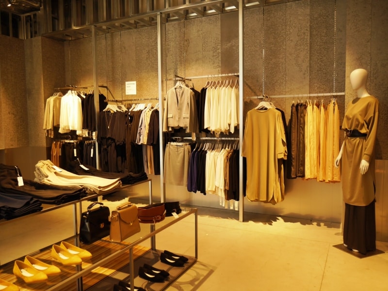 ウィメンズのフロア