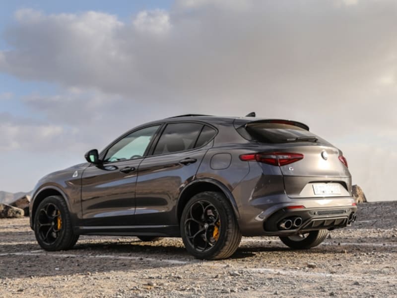 アルファロメオ ステルヴィオ クアドリフォリオ