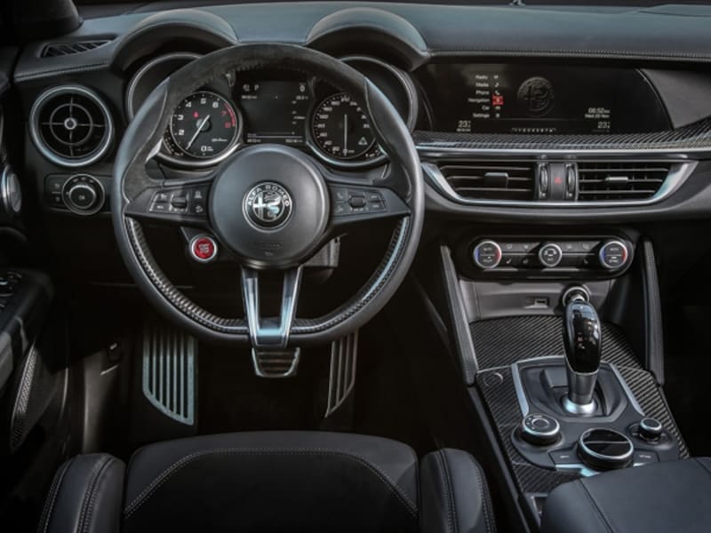 アルファロメオ ステルヴィオ クアドリフォリオ