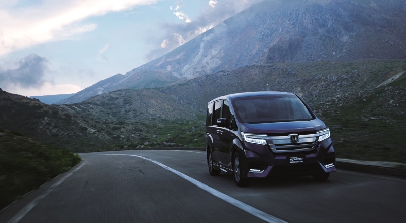 フロントデザインはかなり今風に