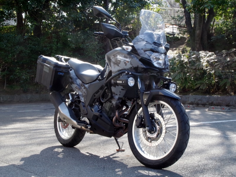 ヴェルシスXツアラーは旅を快適にする装備が追加されている