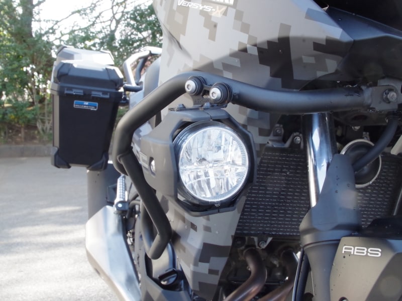 今回の車両のエンジンガードにはフォグランプが装着されていたがこちらはオプション扱い