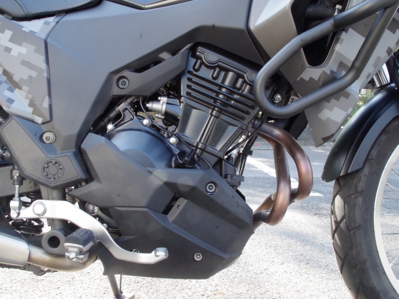 ヴェルシスX250に採用されているのは並列二気筒エンジン