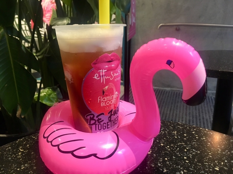 入り口には大きなフラミンゴの浮輪
