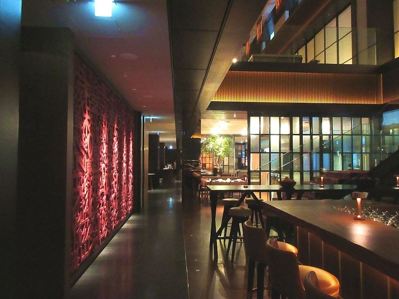 スタイリッシュで吹き抜けのある空間