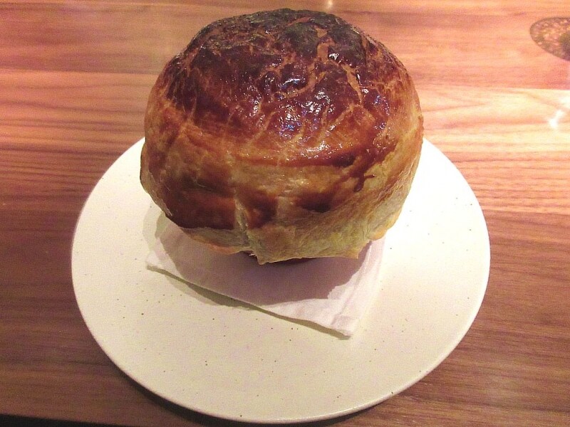 東京しゃもと東京野菜のパイ包みスープ