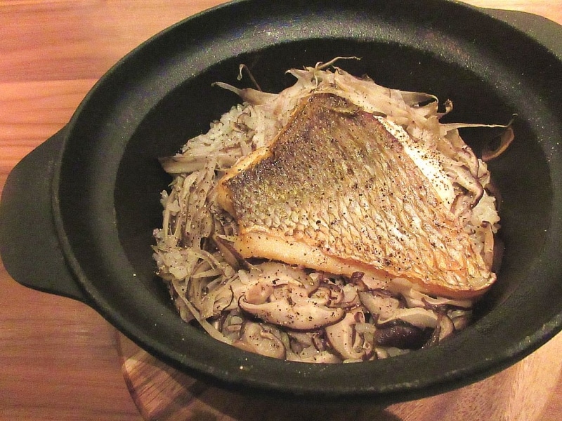 天然真鯛の洋風釜飯 牛蒡 椎茸 水菜