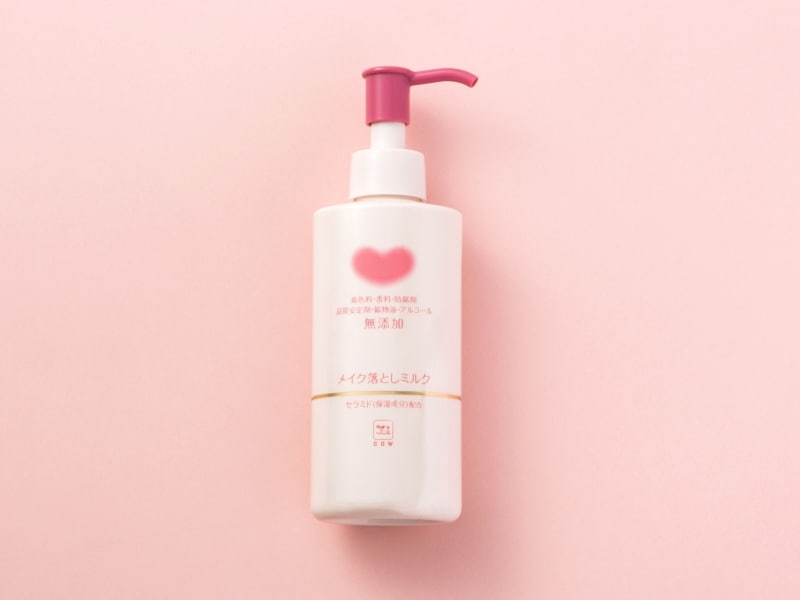 肌をいたわりながら落とすミルクタイプ