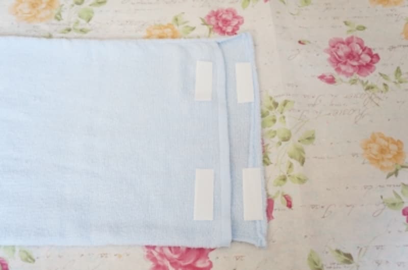 トッポンチーノのカバーの口にマジックテープを縫い付けます。