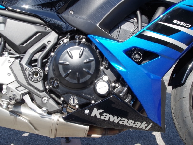 ニンジャ650の並列二気筒エンジン