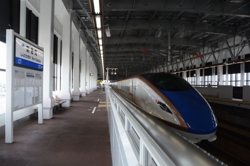 北陸新幹線新高岡駅