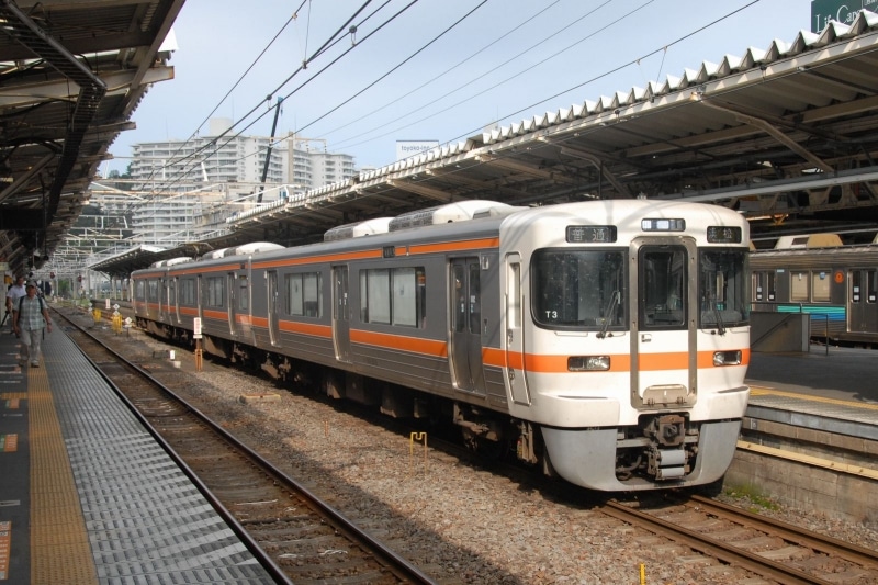 ロングシートの短い編成