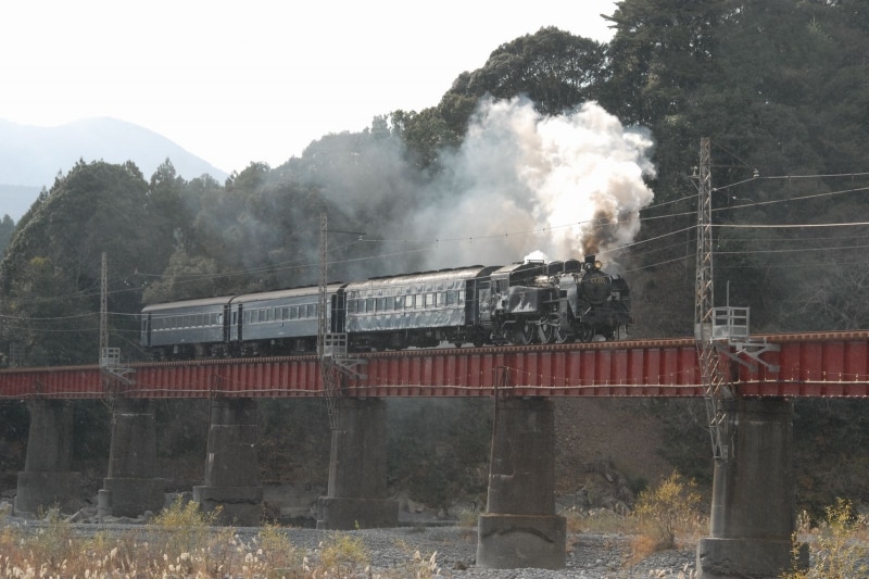 大井川を渡るSL列車