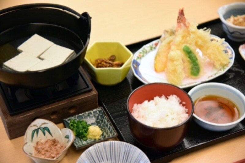 箱根姫の水たま肌もめん湯豆腐御膳(一部)