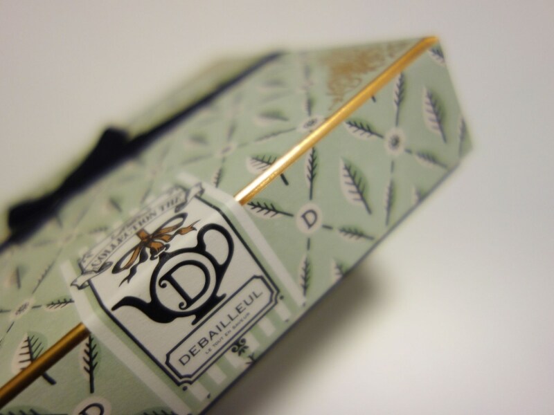 ドゥバイヨルのゴールド使いが美しいボックス