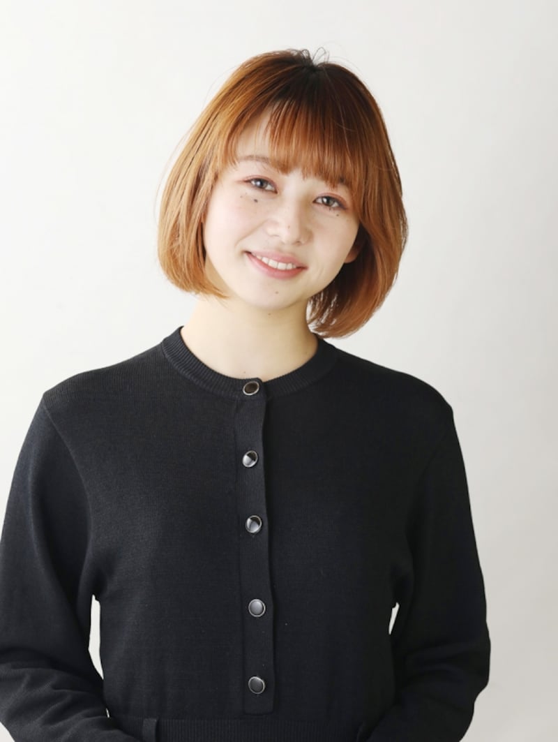 顔まわりにレイヤーが入ったショートボブ