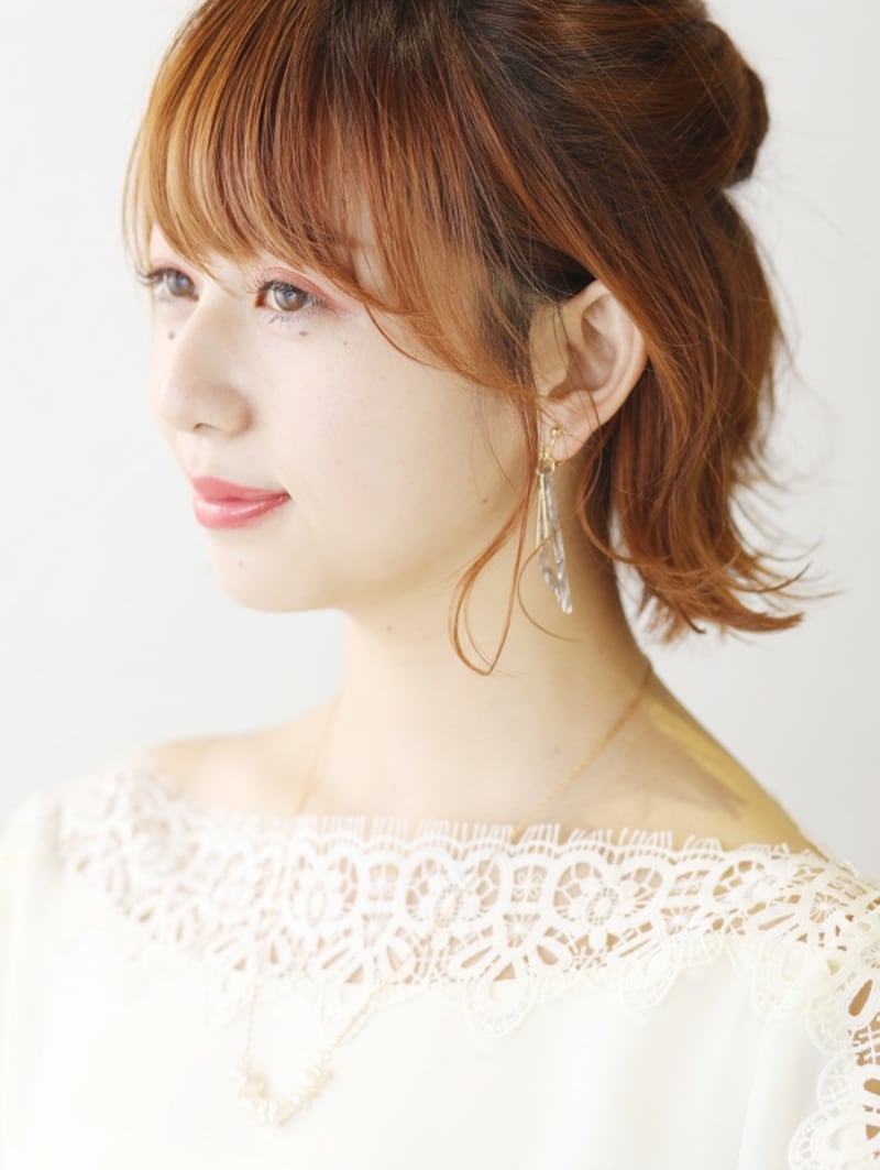 もみあげの毛を波巻きに