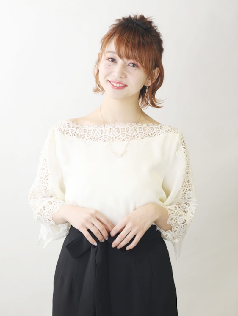 胸元のレースがきれいなセットアップ